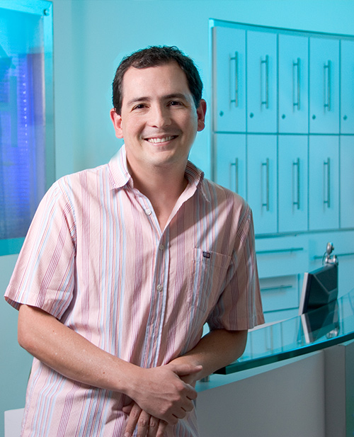 Odontologos en medellin especialistas en endodoncia: Diego Alejandro Mejia